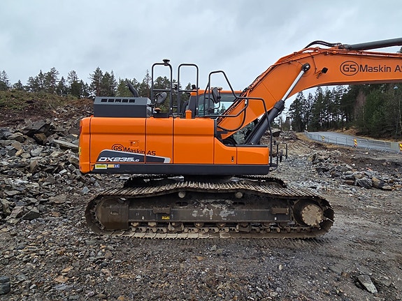 Doosan dx235lc-5 4 of 5