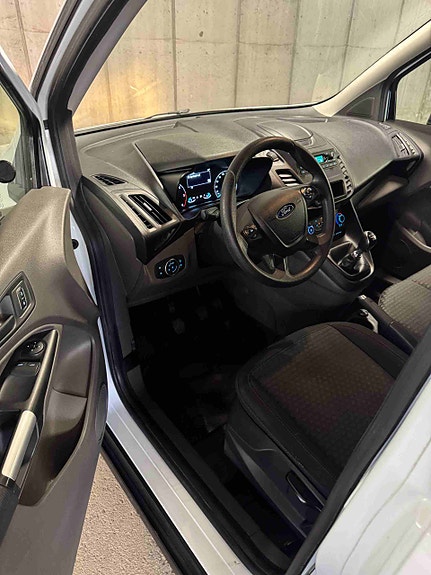 Ford Transit Connect 9 of 12