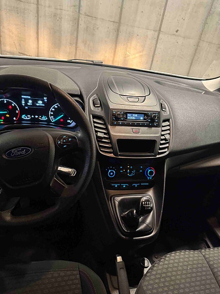 Ford Transit Connect 10 of 12