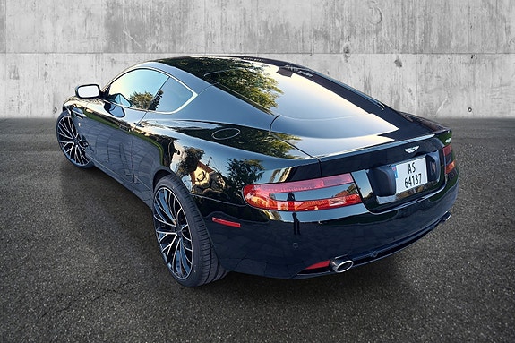 Aston Martin DB9 3 of 5