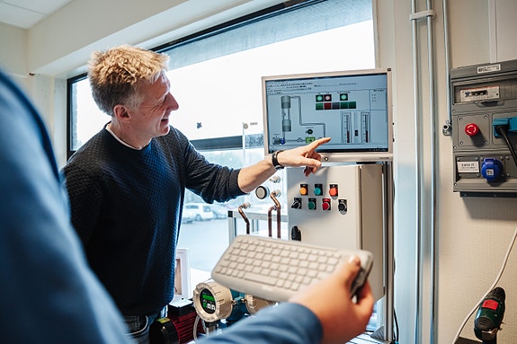 Du blir ein del av eit sterkt fagmiljø og får gode kollegaer (foto: Tingh).