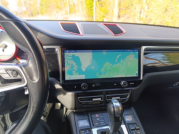 Porsche Macan 10 of 28