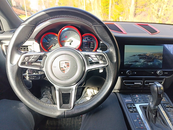 Porsche Macan 4 of 5