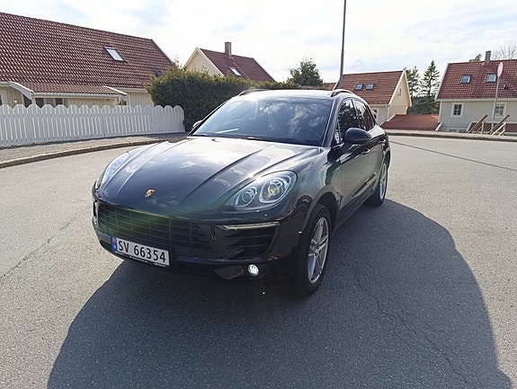 Porsche Macan 2 of 5