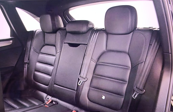 Porsche Macan 25 of 28