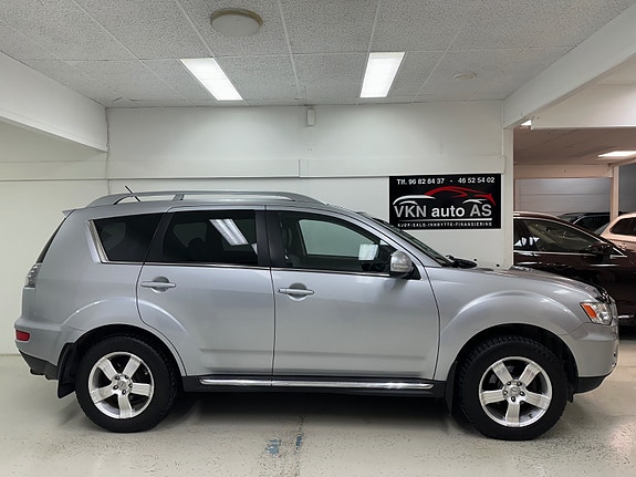 Mitsubishi Outlander 2 of 5