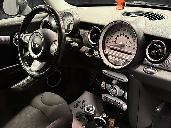 MINI Cooper S 25 of 27