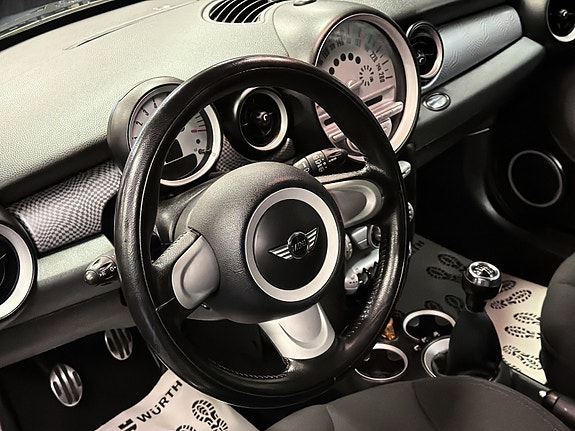 MINI Cooper S 18 of 27