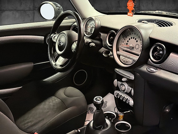 MINI Cooper S 20 of 27