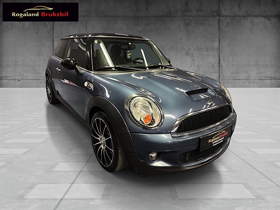 MINI Cooper S 4 of 5