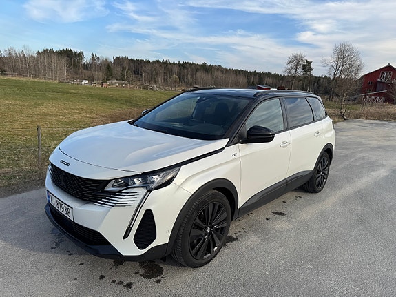 Peugeot 5008 2 of 16