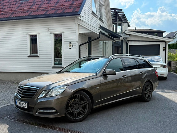 Mercedes-Benz E220 2 of 20