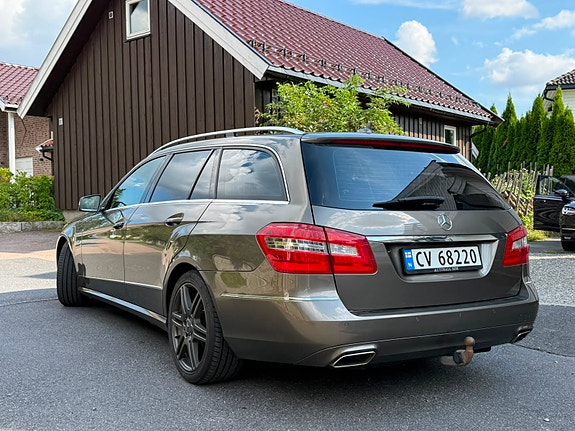 Mercedes-Benz E220 3 of 20