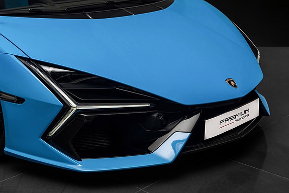 Lamborghini Revuelto 6 of 30