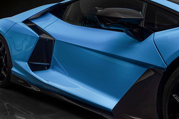 Lamborghini Revuelto 4 of 5