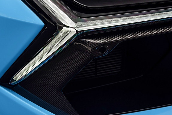 Lamborghini Revuelto 10 of 30