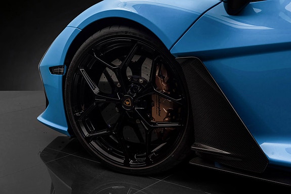 Lamborghini Revuelto 25 of 30