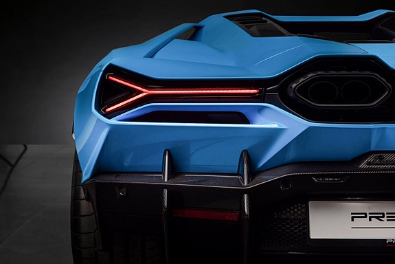 Lamborghini Revuelto 16 of 30