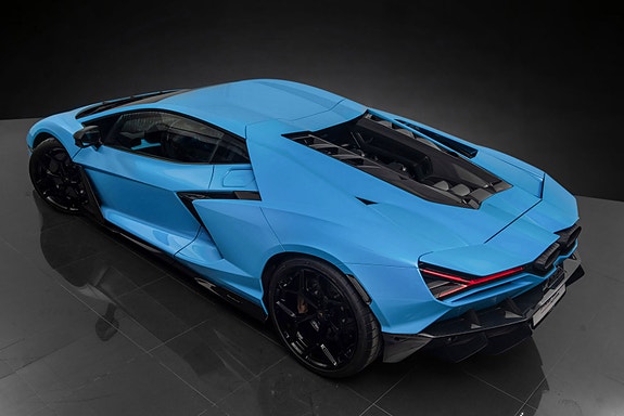 Lamborghini Revuelto 24 of 30