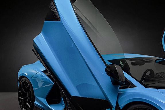 Lamborghini Revuelto 3 of 5