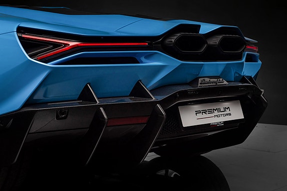 Lamborghini Revuelto 15 of 30