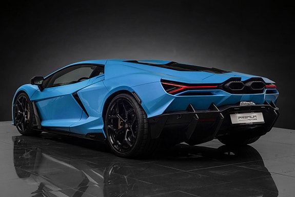 Lamborghini Revuelto 13 of 30