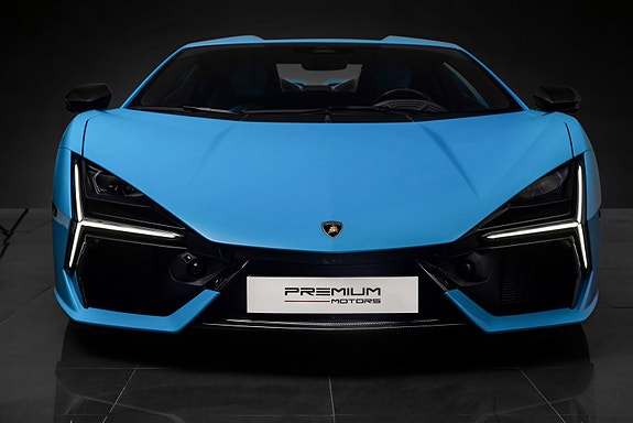 Lamborghini Revuelto 8 of 30