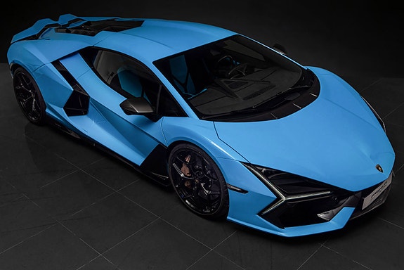 Lamborghini Revuelto 5 of 5