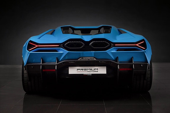 Lamborghini Revuelto 14 of 30