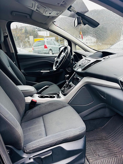 Ford Grand C-MAX 8 of 30