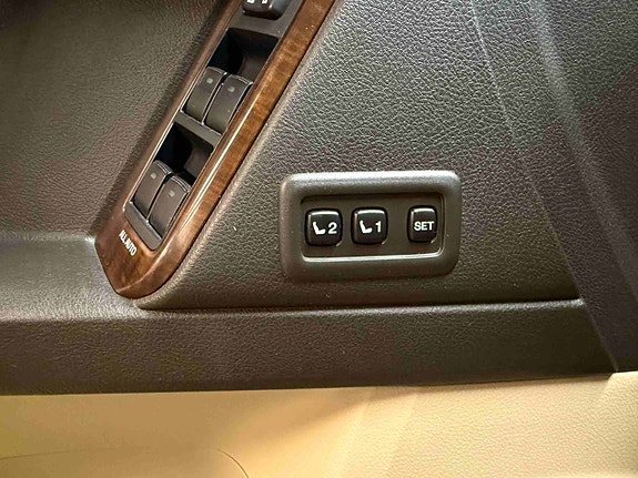 Toyota Land Cruiser 22 of 30
