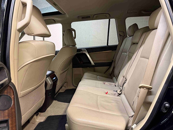 Toyota Land Cruiser 30 of 30