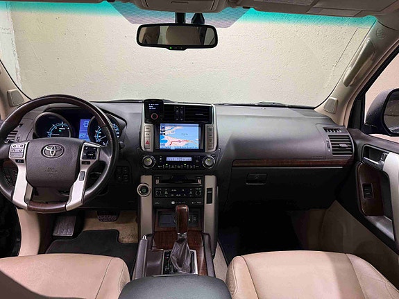 Toyota Land Cruiser 27 of 30