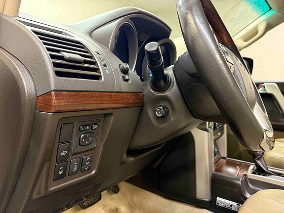 Toyota Land Cruiser 26 of 30
