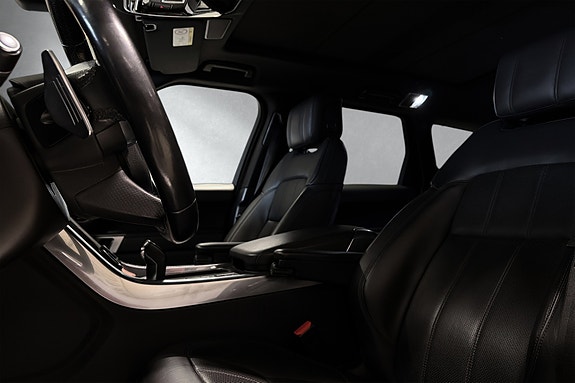 Land Rover Range Rover Sport 24 of 30