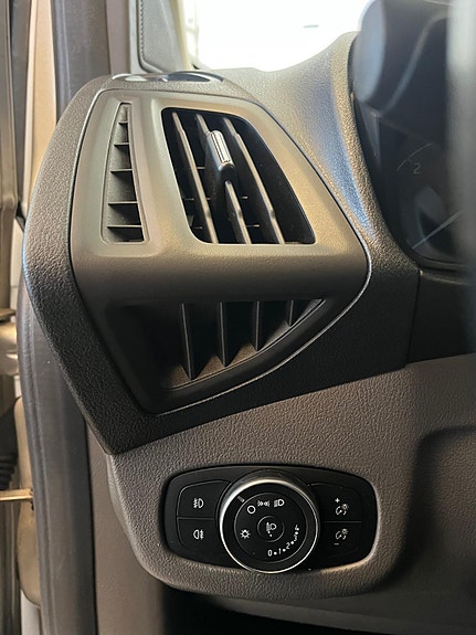 Ford Transit Connect 9 of 27