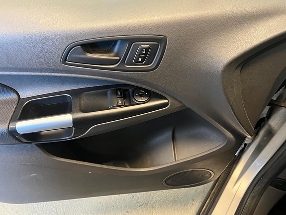 Ford Transit Connect 7 of 27