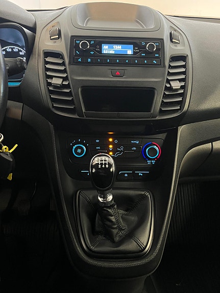 Ford Transit Connect 16 of 27
