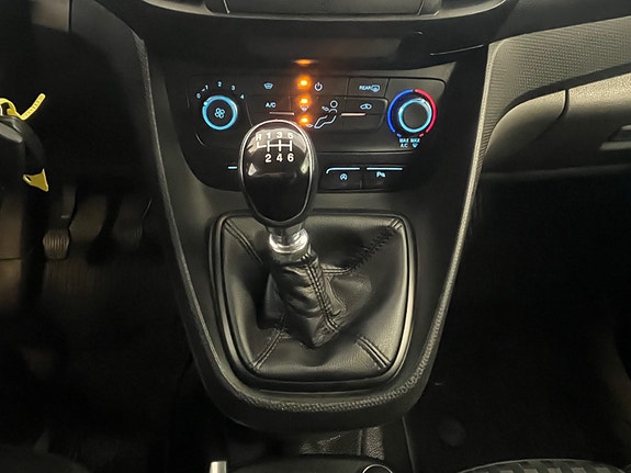 Ford Transit Connect 19 of 27