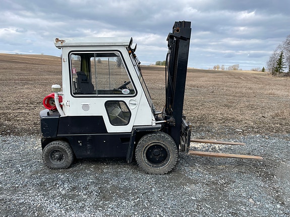 Komatsu FG25-7 Truck