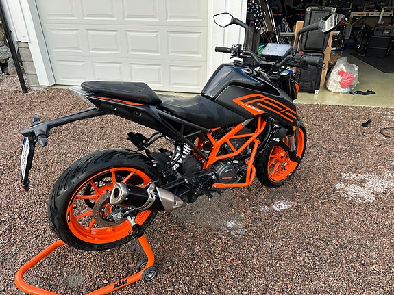 KTM 125 Duke 2 of 2