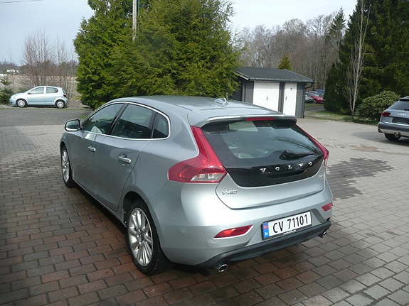 Volvo V40 8 of 19