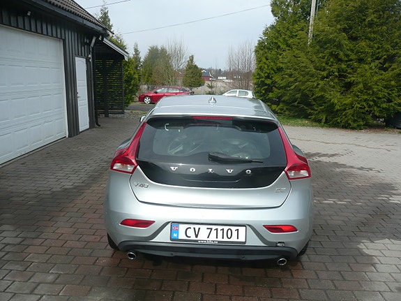 Volvo V40 9 of 19