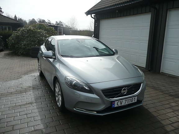 Volvo V40 3 of 19