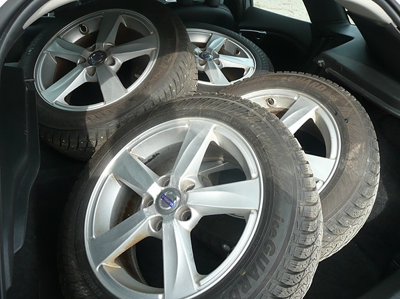 Volvo V40 12 of 19