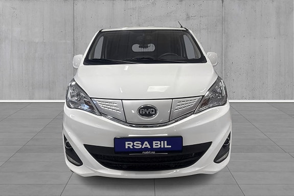 BYD T3 2 of 18