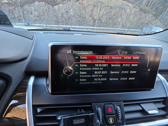 BMW 218d 17 of 24