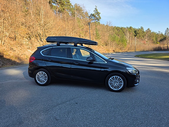 BMW 218d 8 of 24