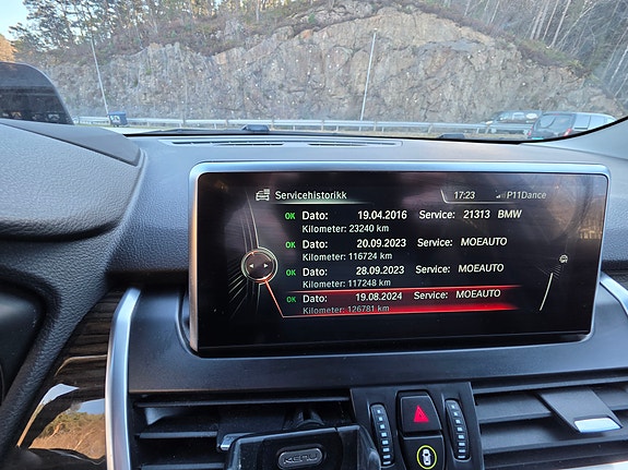 BMW 218d 19 of 24