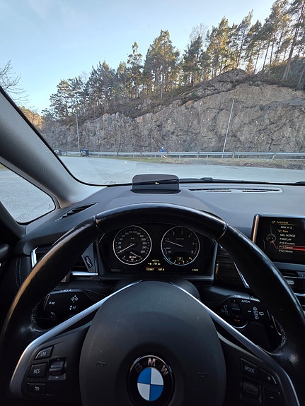 BMW 218d 16 of 24